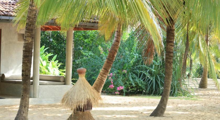Mangrove Beach Chalets Tangalle Exterior photo